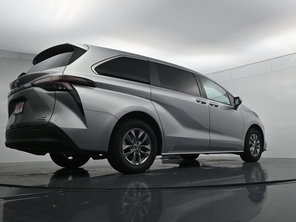 2024 Toyota Sienna LE 8 Passenger