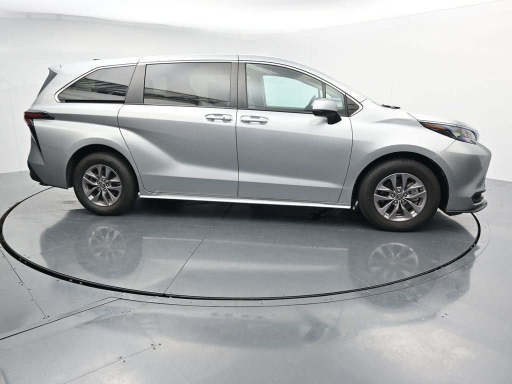 2024 Toyota Sienna LE 8 Passenger