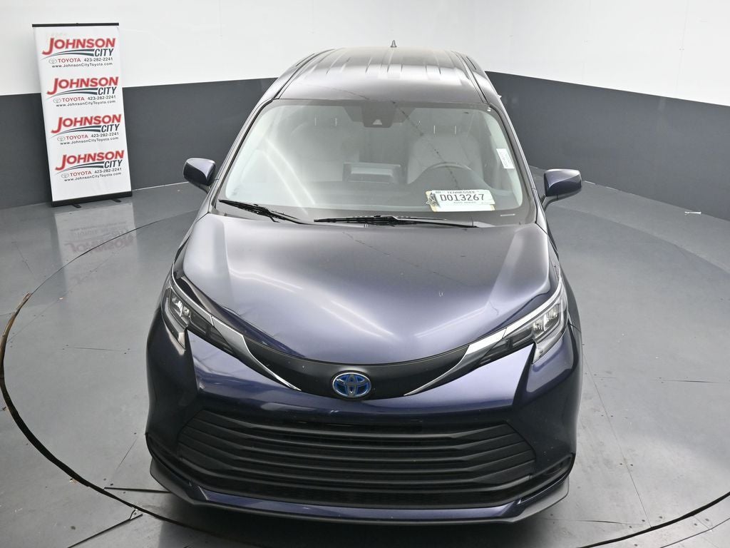 2024 Toyota Sienna LE 8 Passenger