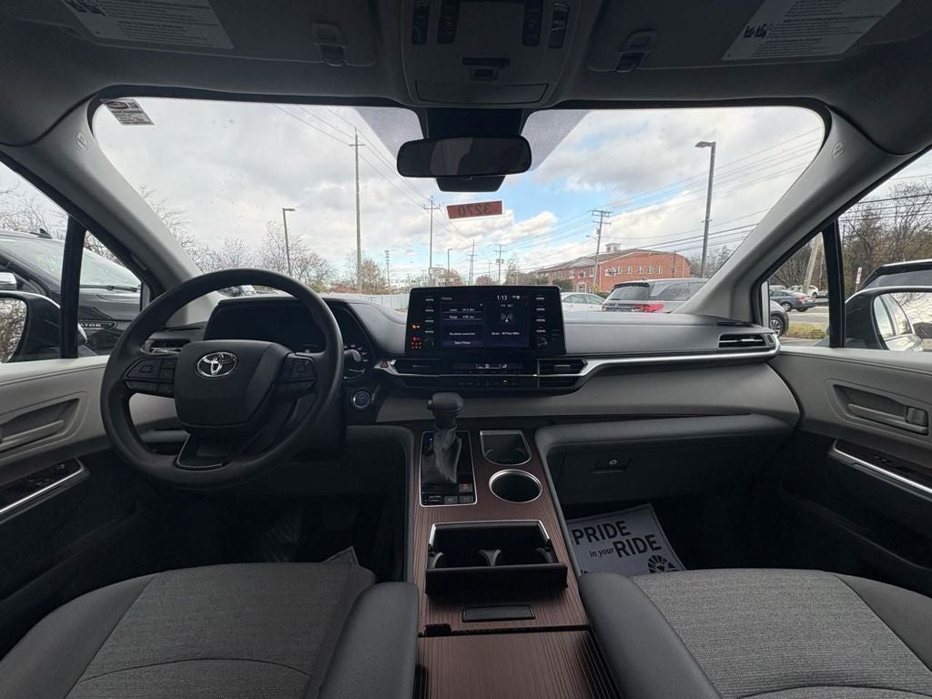 2024 Toyota Sienna LE 8 Passenger