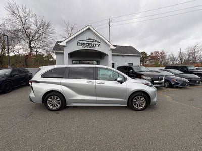 2024 Toyota Sienna LE 8 Passenger