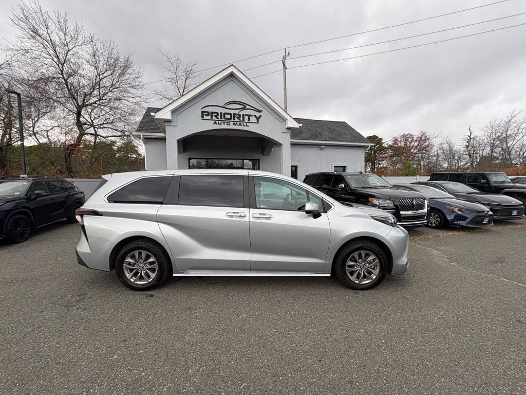 2024 Toyota Sienna LE 8 Passenger