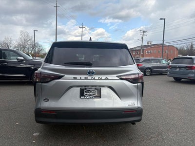 2024 Toyota Sienna LE 8 Passenger
