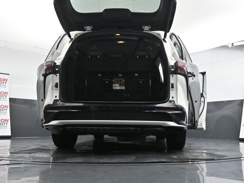 2023 Toyota Sienna XSE 7 Passenger