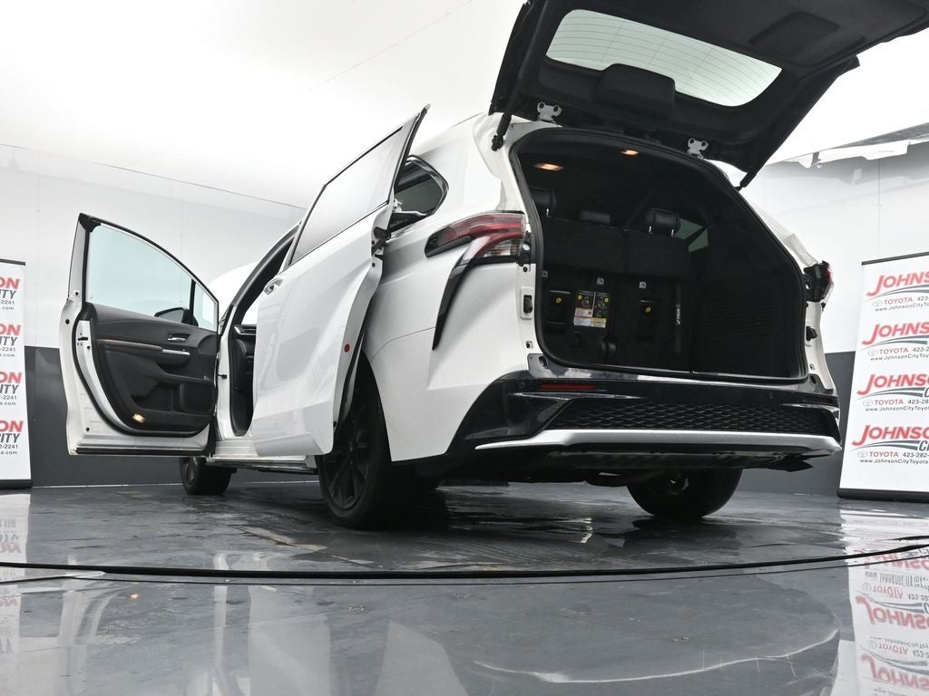 2023 Toyota Sienna XSE 7 Passenger