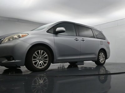 2015 Toyota Sienna XLE 8 Passenger