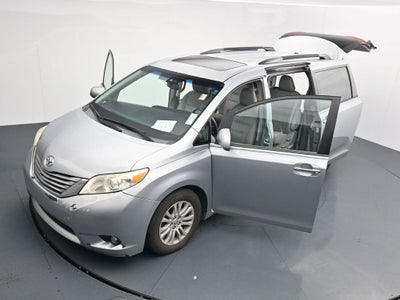 2015 Toyota Sienna XLE 8 Passenger