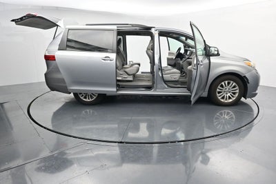 2015 Toyota Sienna XLE 8 Passenger