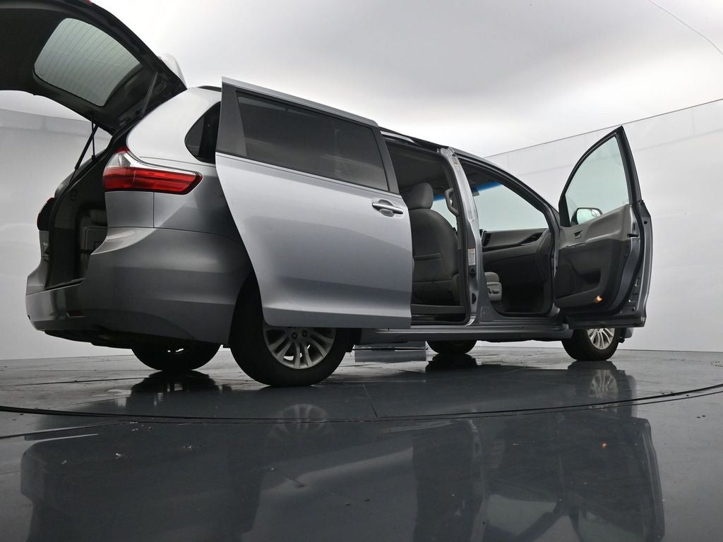 2015 Toyota Sienna XLE 8 Passenger