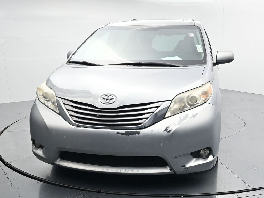 2015 Toyota Sienna XLE 8 Passenger