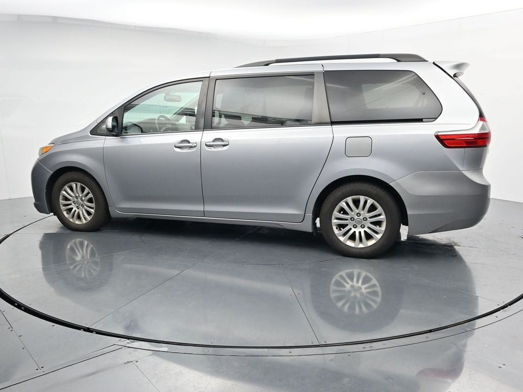 2015 Toyota Sienna XLE 8 Passenger