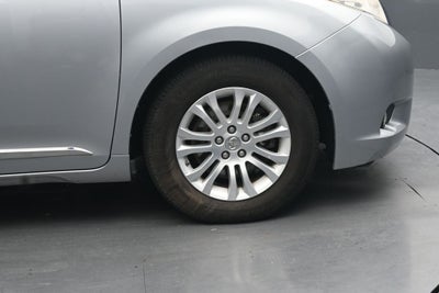 2016 Toyota Sienna XLE 8 Passenger
