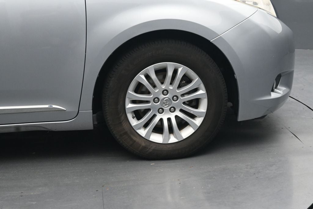 2016 Toyota Sienna XLE 8 Passenger