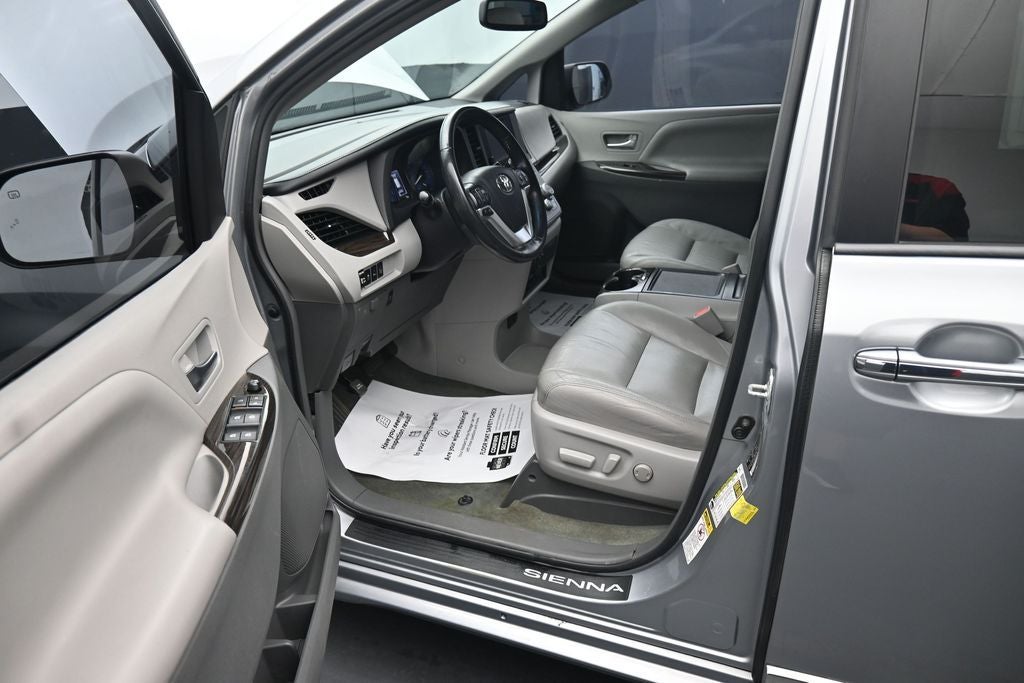 2016 Toyota Sienna XLE 8 Passenger