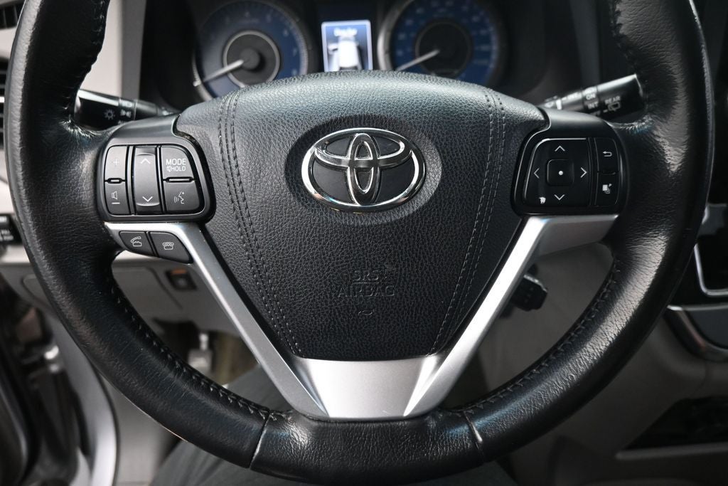 2016 Toyota Sienna XLE 8 Passenger