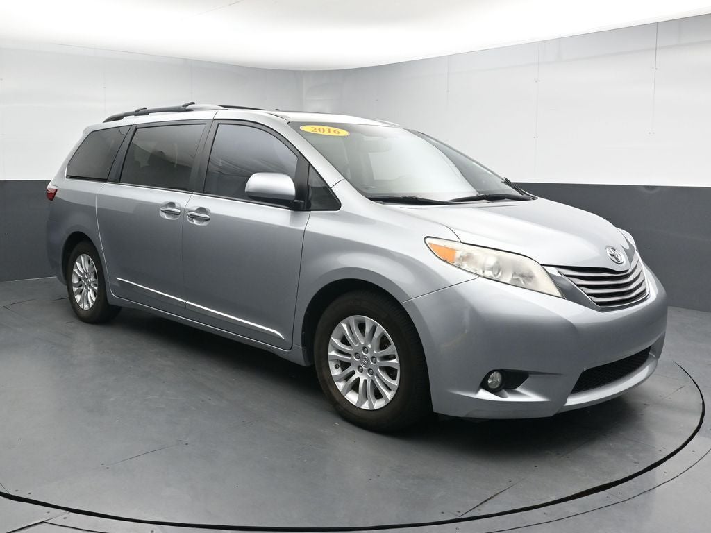 2016 Toyota Sienna XLE 8 Passenger