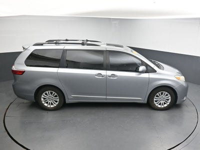 2016 Toyota Sienna XLE 8 Passenger