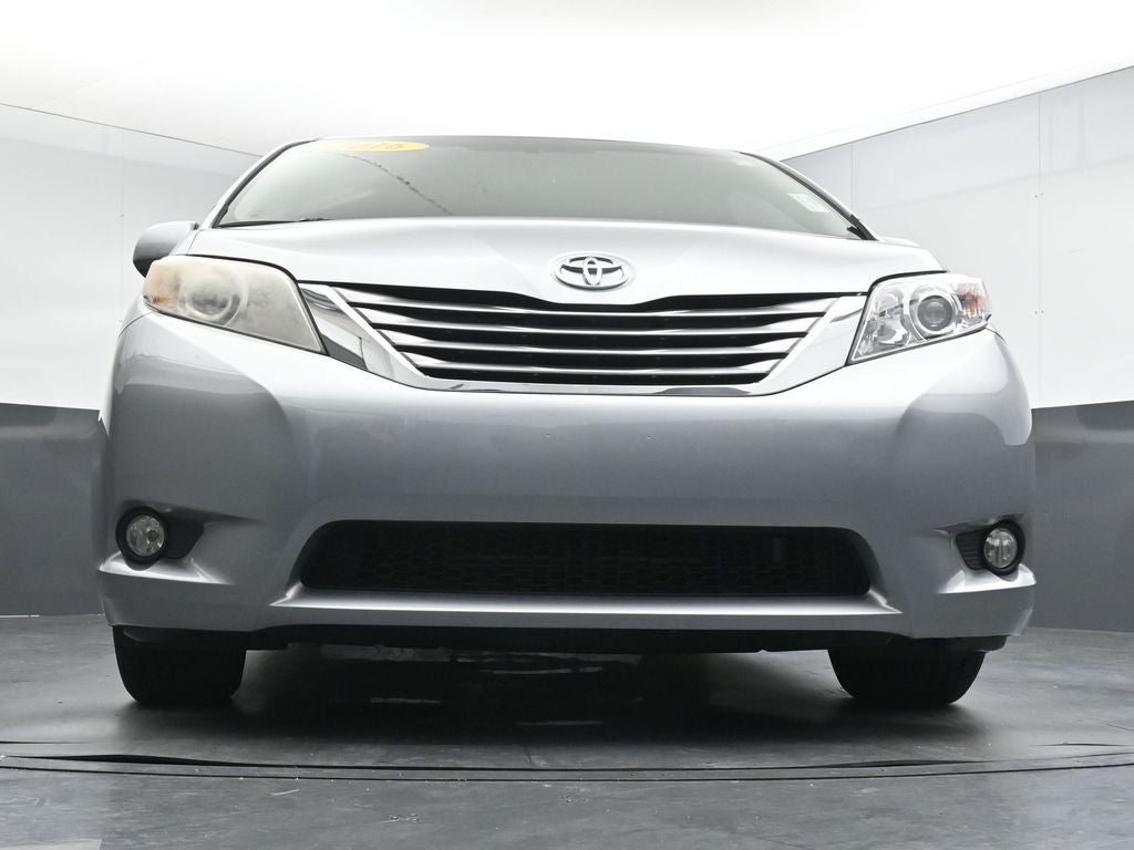 2016 Toyota Sienna XLE 8 Passenger