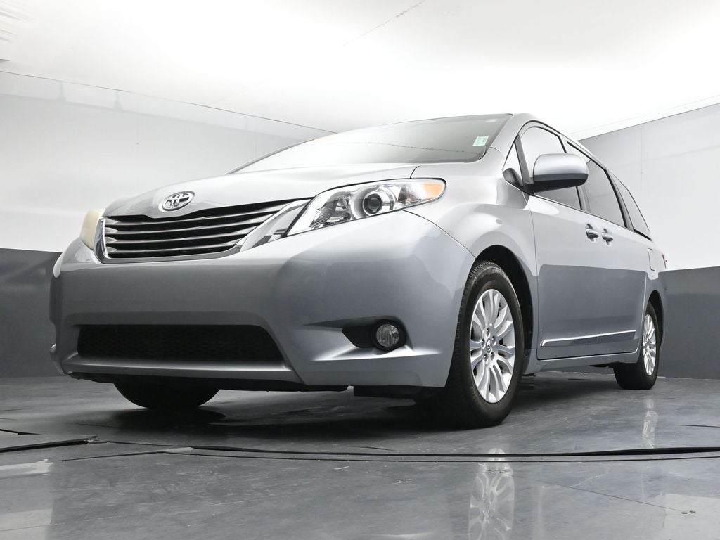 2016 Toyota Sienna XLE 8 Passenger
