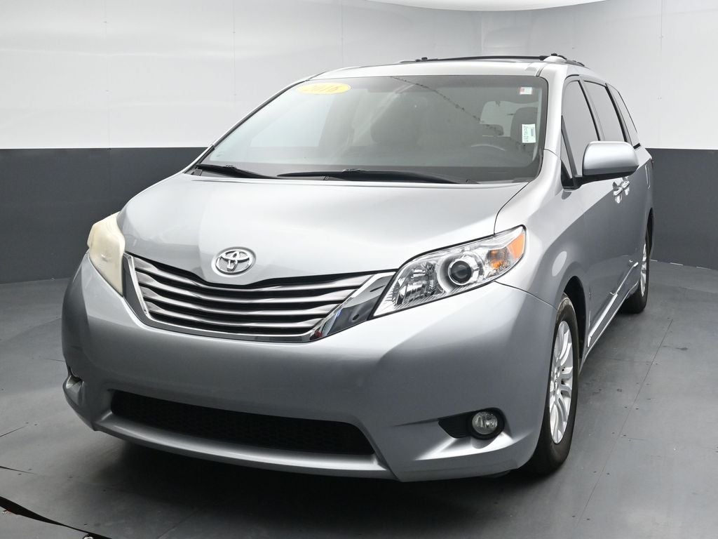 2016 Toyota Sienna XLE 8 Passenger