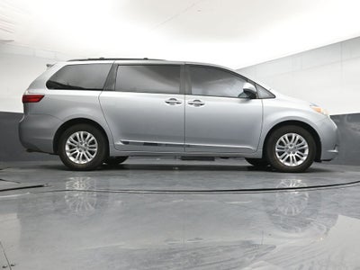 2016 Toyota Sienna XLE 8 Passenger