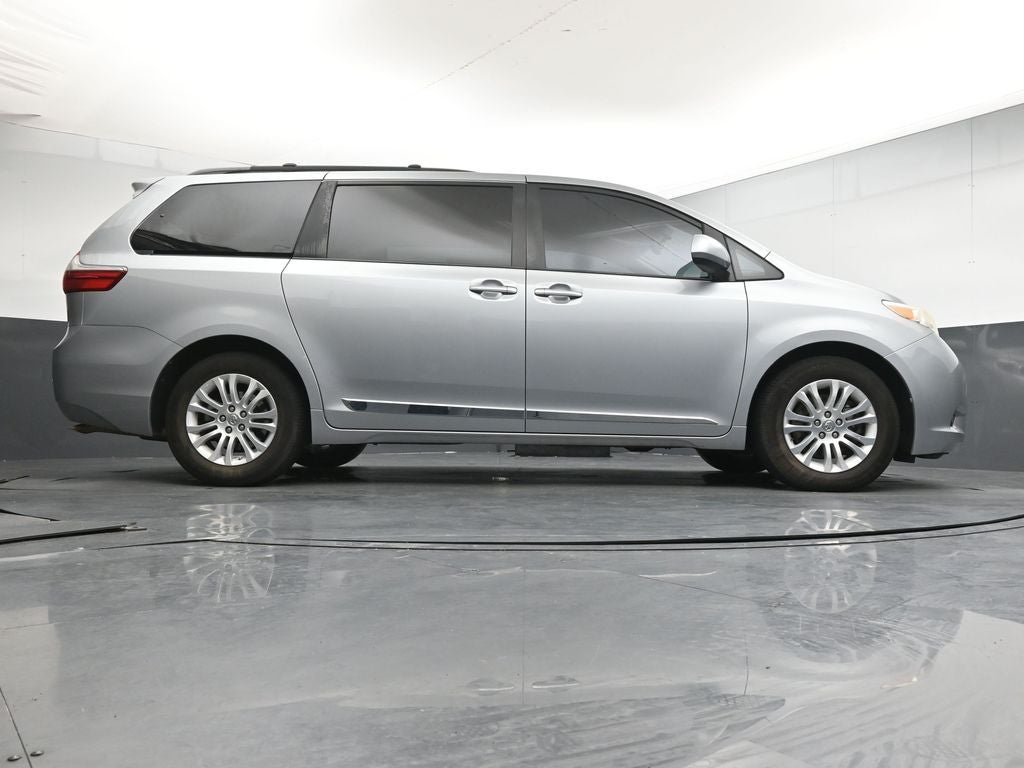 2016 Toyota Sienna XLE 8 Passenger