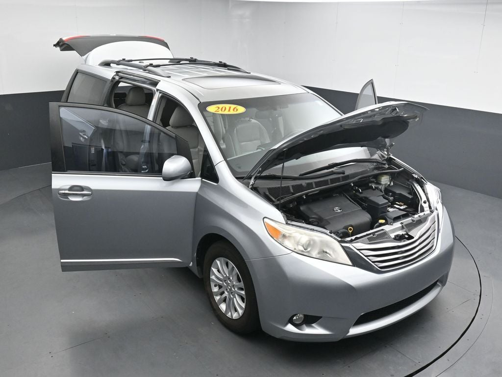 2016 Toyota Sienna XLE 8 Passenger