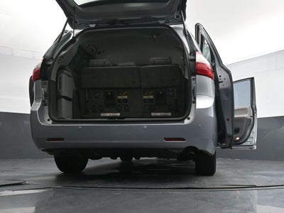 2016 Toyota Sienna XLE 8 Passenger