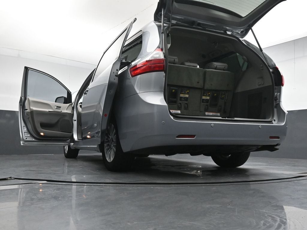 2016 Toyota Sienna XLE 8 Passenger