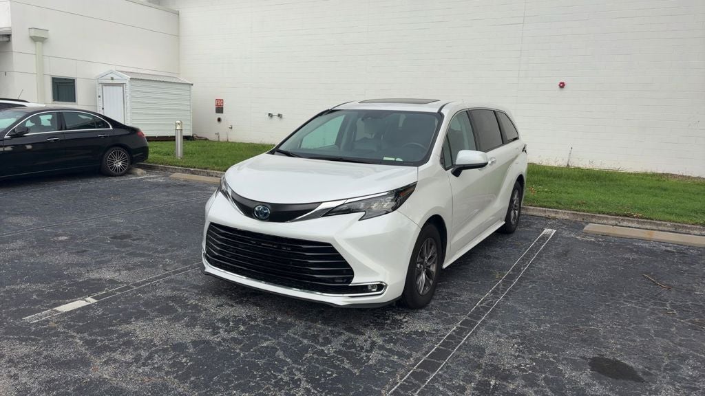 2024 Toyota Sienna XLE 8 Passenger