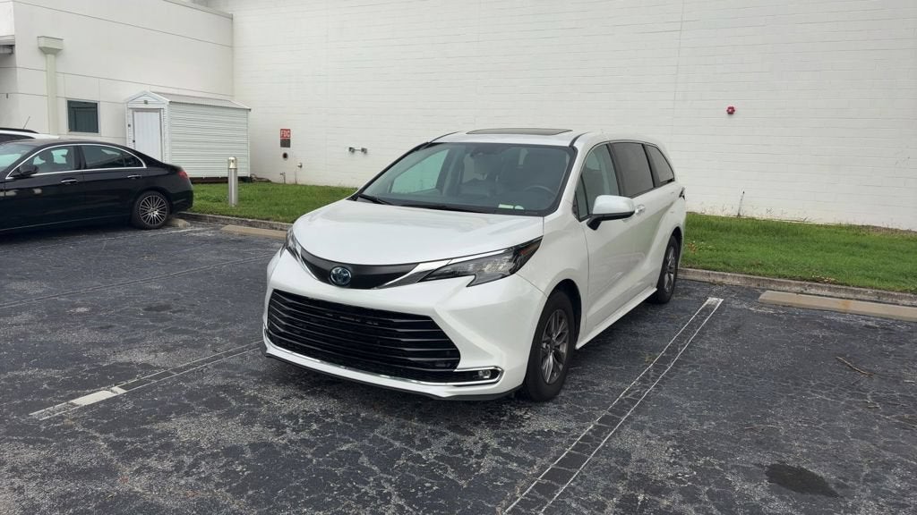 2024 Toyota Sienna XLE 8 Passenger