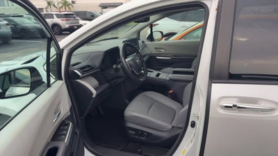 2024 Toyota Sienna XLE 8 Passenger