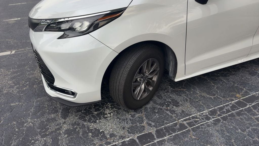 2024 Toyota Sienna XLE 8 Passenger