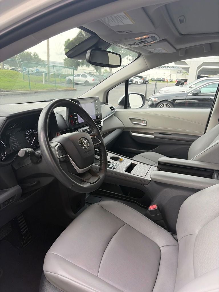 2024 Toyota Sienna XLE 8 Passenger