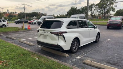 2024 Toyota Sienna XLE 8 Passenger