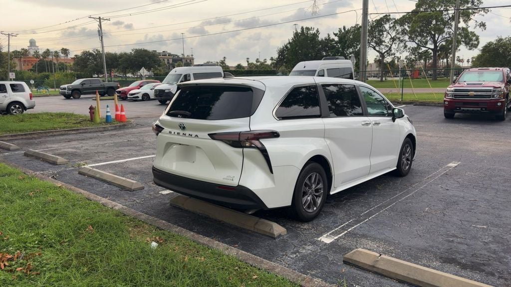 2024 Toyota Sienna XLE 8 Passenger