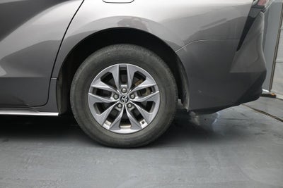 2024 Toyota Sienna XLE 8 Passenger