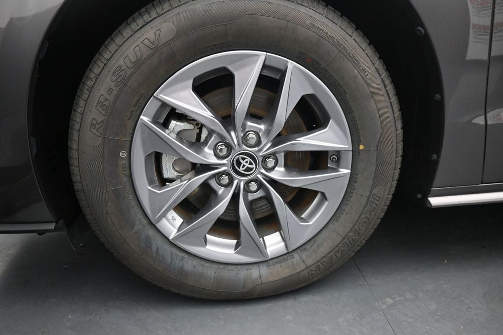 2024 Toyota Sienna XLE 8 Passenger