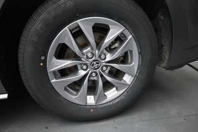 2024 Toyota Sienna XLE 8 Passenger