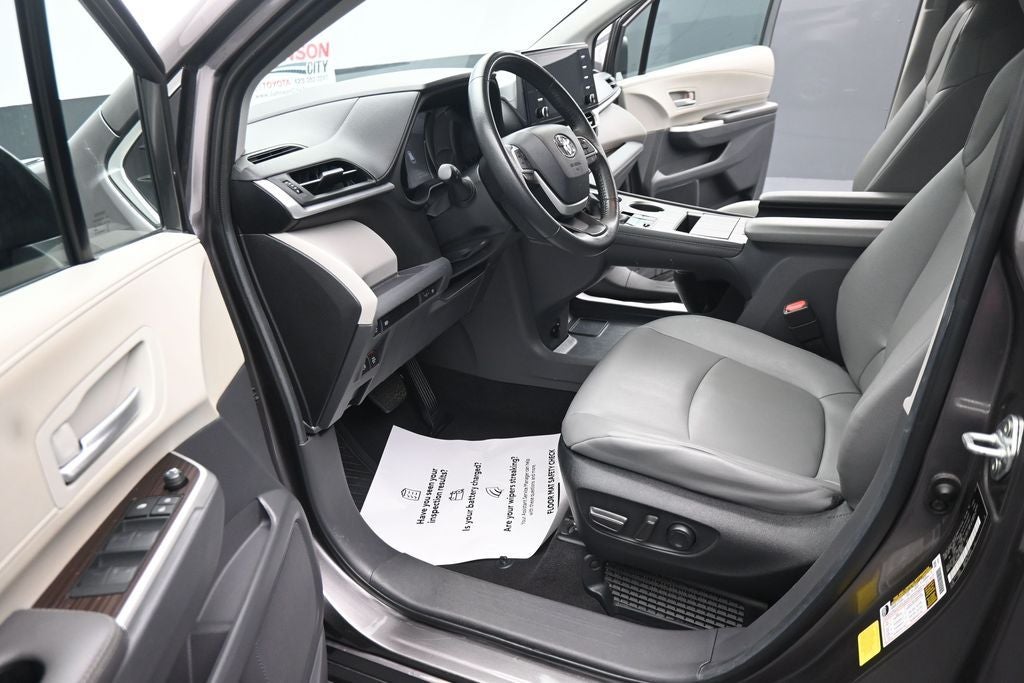 2024 Toyota Sienna XLE 8 Passenger