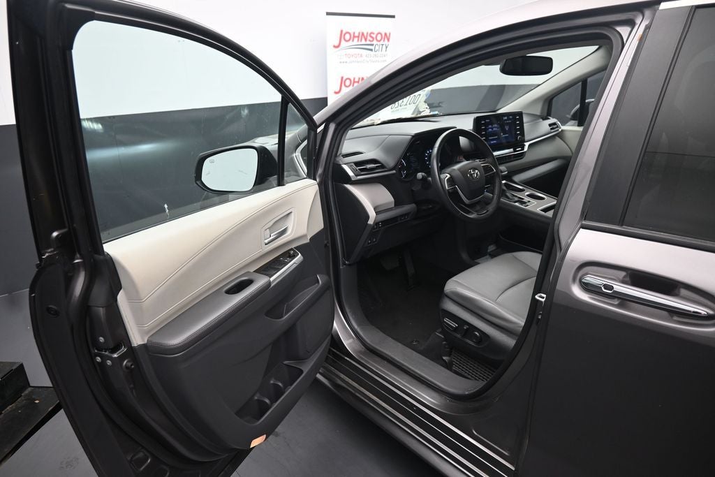 2024 Toyota Sienna XLE 8 Passenger