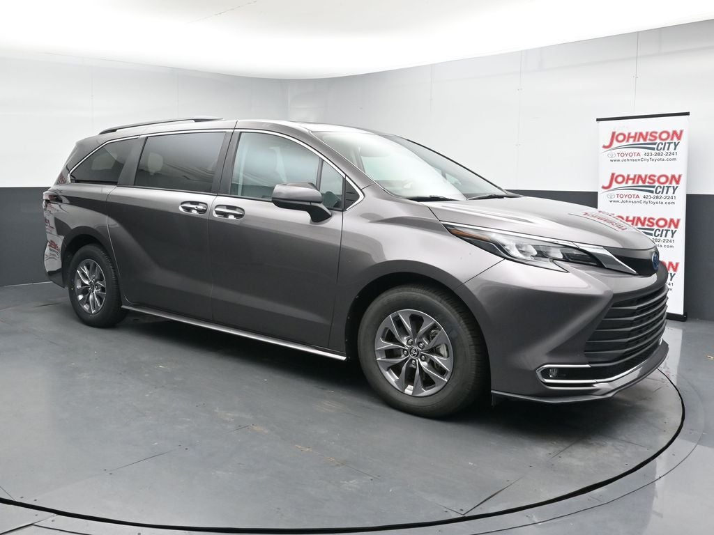2024 Toyota Sienna XLE 8 Passenger