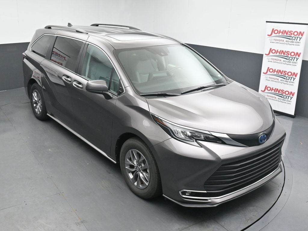 2024 Toyota Sienna XLE 8 Passenger