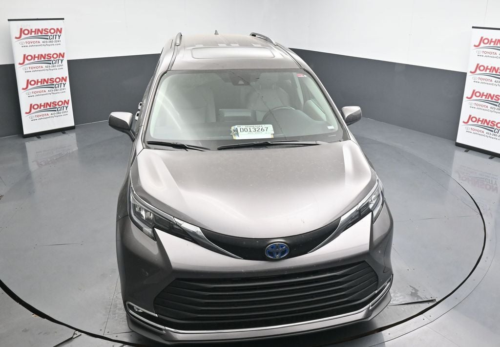 2024 Toyota Sienna XLE 8 Passenger