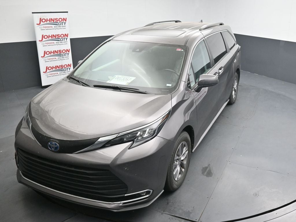 2024 Toyota Sienna XLE 8 Passenger