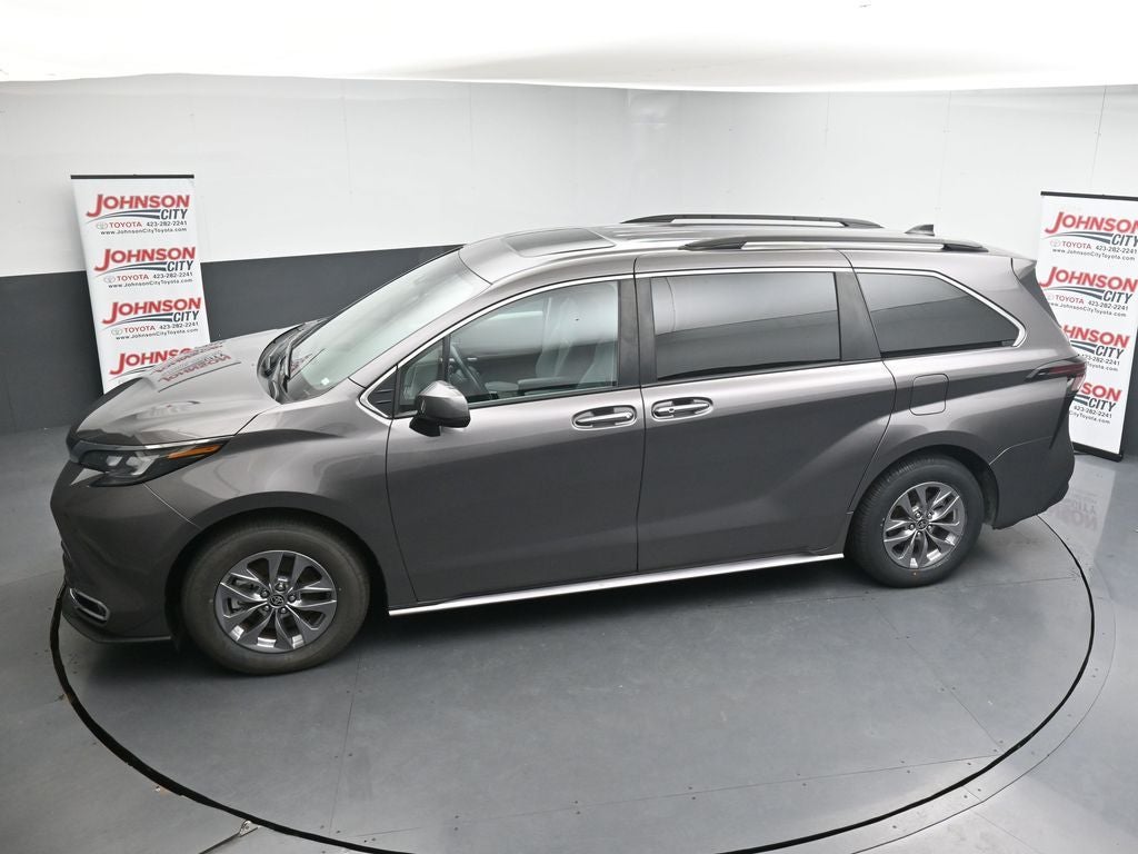 2024 Toyota Sienna XLE 8 Passenger