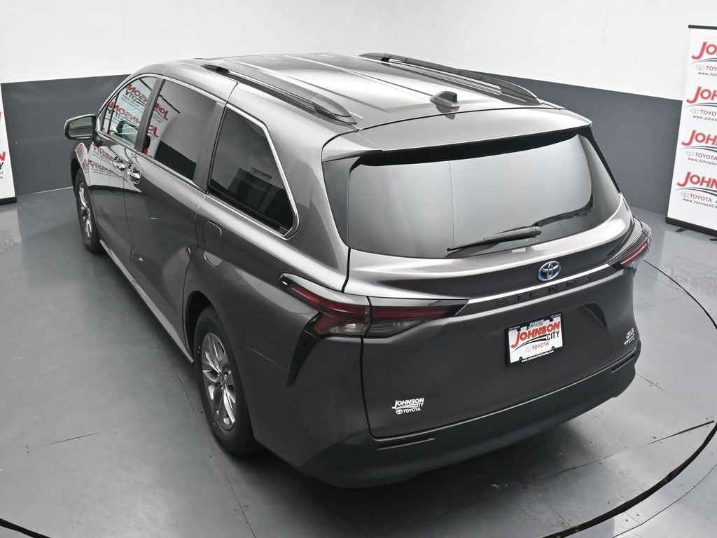 2024 Toyota Sienna XLE 8 Passenger