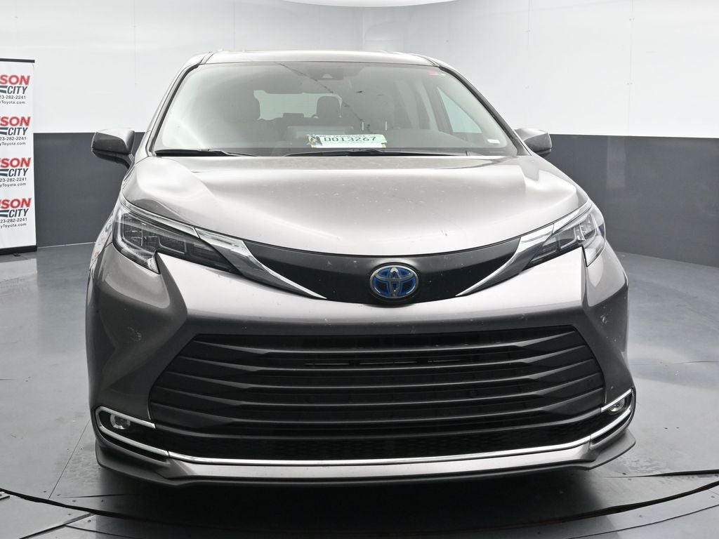 2024 Toyota Sienna XLE 8 Passenger