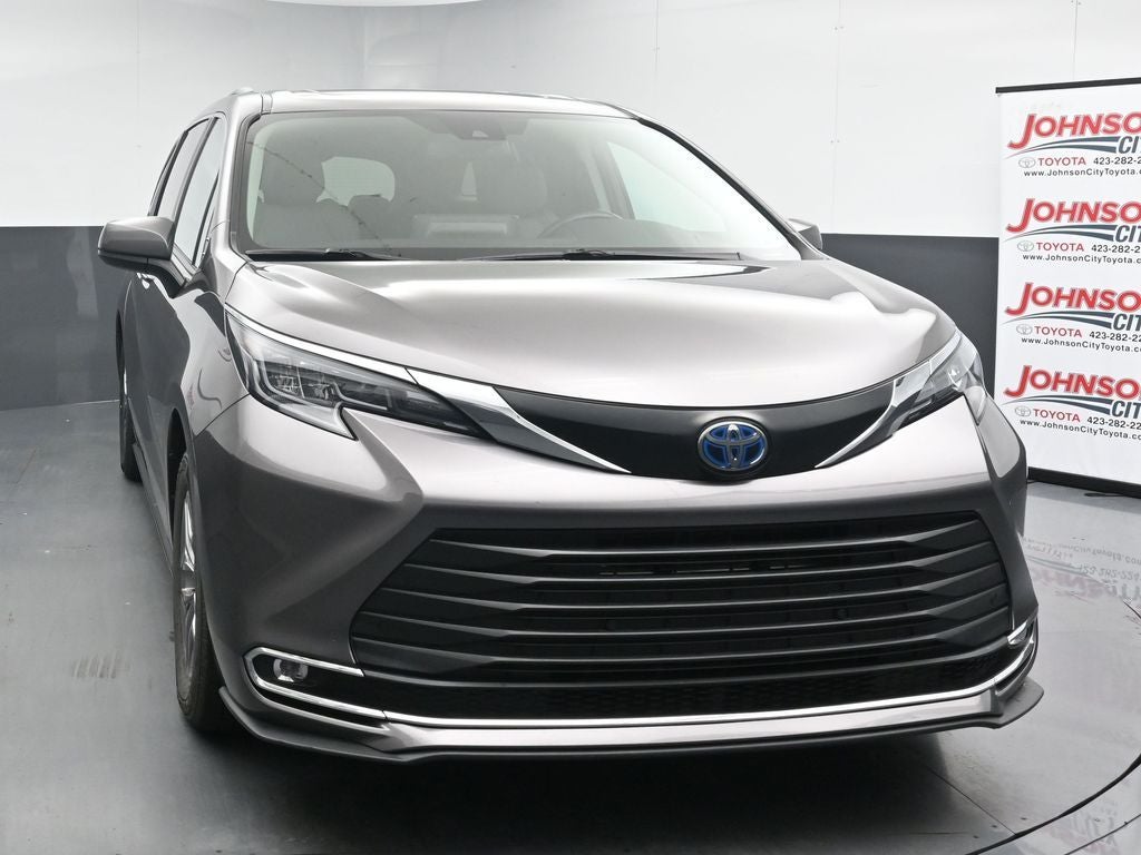 2024 Toyota Sienna XLE 8 Passenger