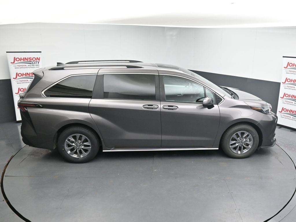 2024 Toyota Sienna XLE 8 Passenger